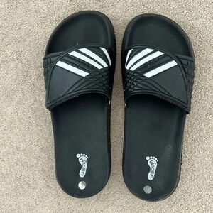 Wildcat black slides size 9